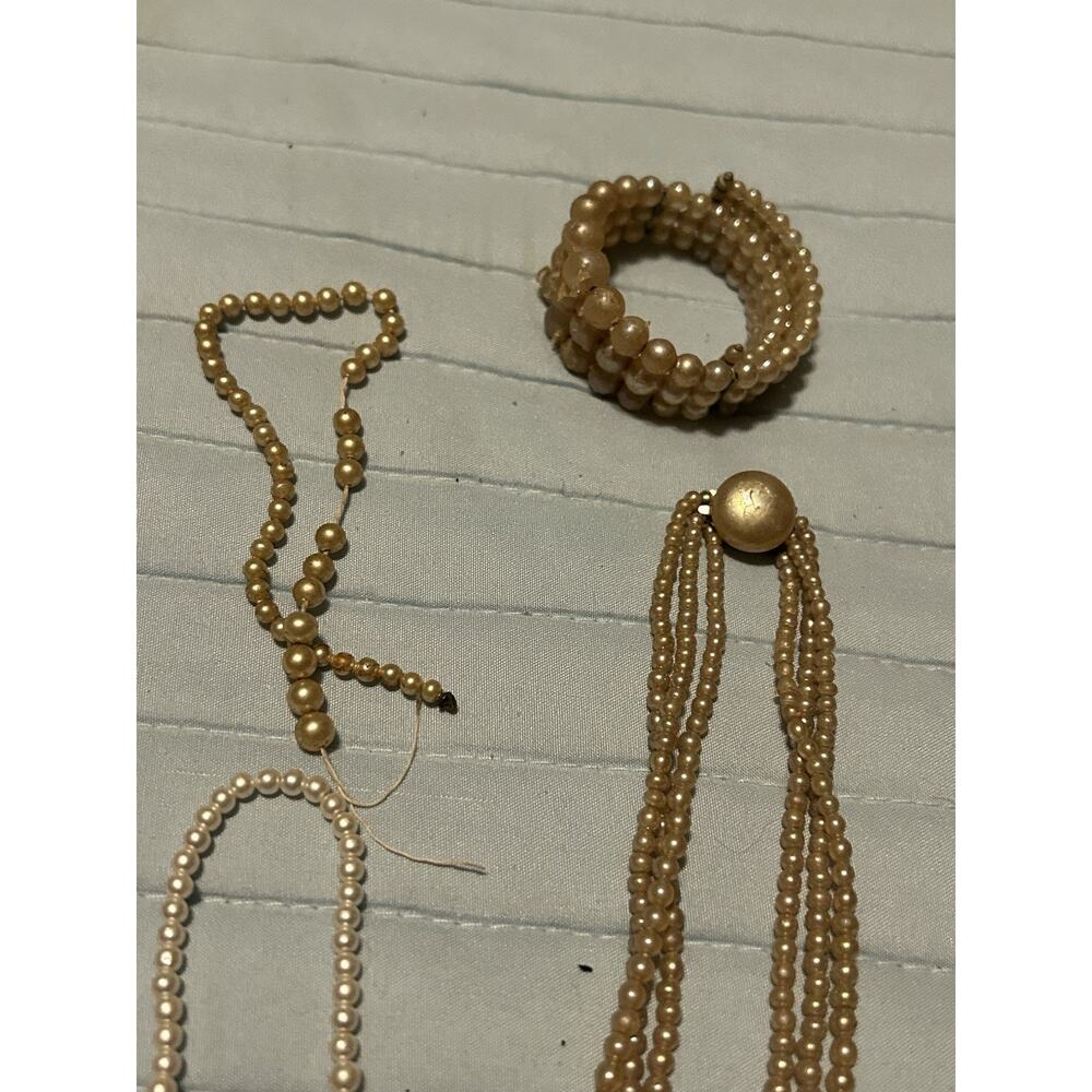 Vintage Faux Pearl Jewelry Lot Pieces Earrings Necklaces Bracelets Earrings - Picture 11 of 12
